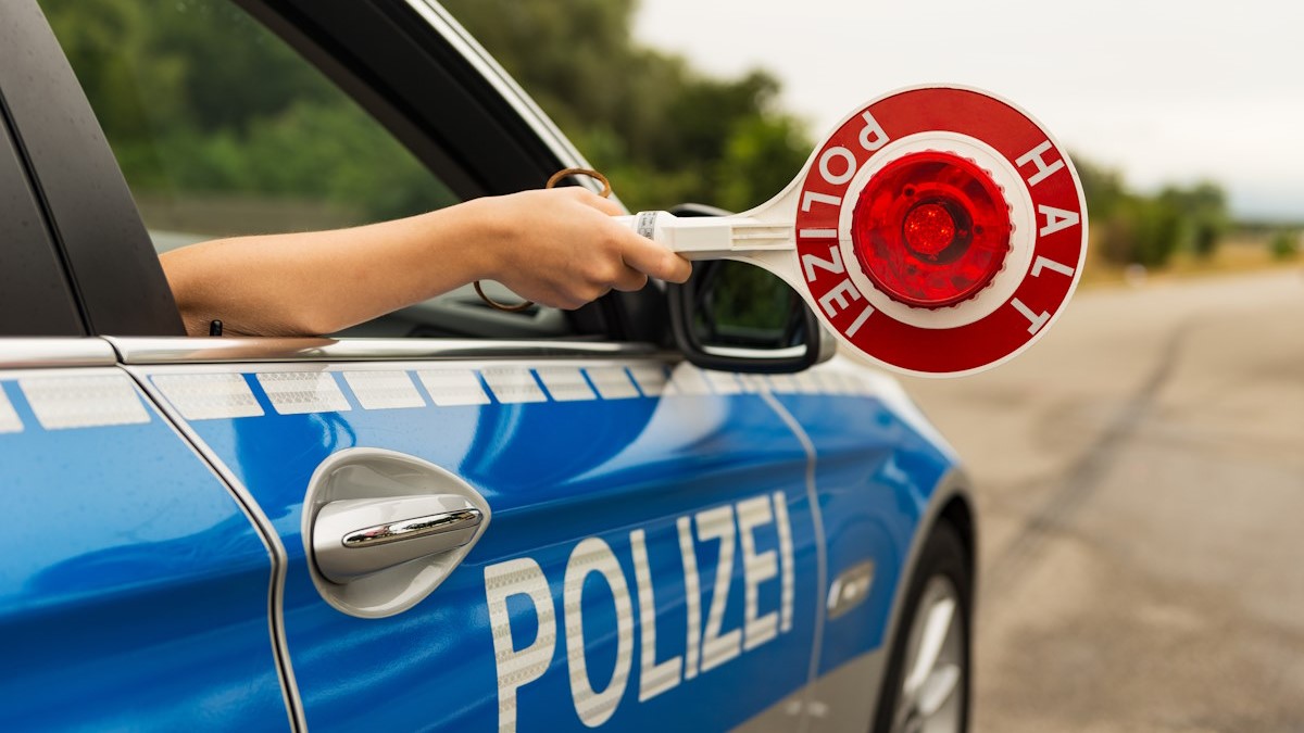 maut1.de Blog - Polizeikontrolle aus Polizeiauto